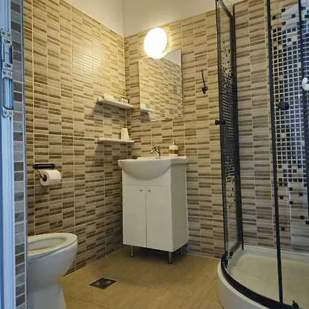 招待所 Casa Adrian 3*